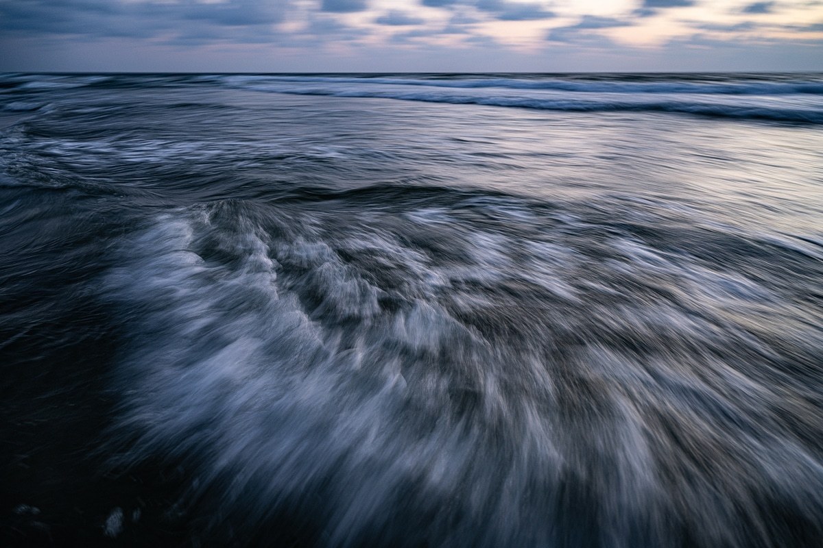 The Uniqueness of Waves LI par Tal Paz-Fridman | Acheter de l'art en ...
