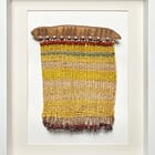 Fil jaune sous cosse de caroublier