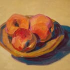 pêches jaunes rouges dans un plat