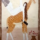 Femme et girafe folle