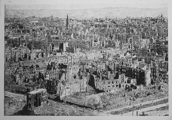 Thunderclap, Dresden 1945 von Chris Shaw Hughes