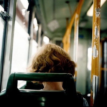Donna sul tram par Tomas Cambas