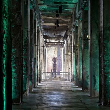 Le couloir vert, base sous-marine de bordeaux by F. LORIEN