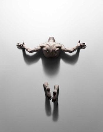 The wall #13 mortification par Luca Izzo