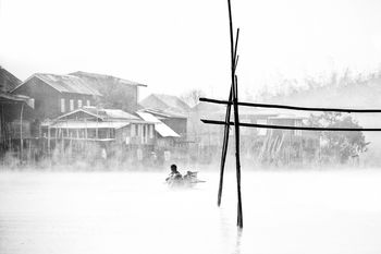 Pêcheur dans la brume by Lise Hébuterne