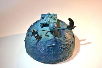 Tout petits mondes - rendez-vous manqué. by Julie Balsaux