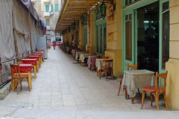 L'homme au costard by Jean-Marc Renaudie