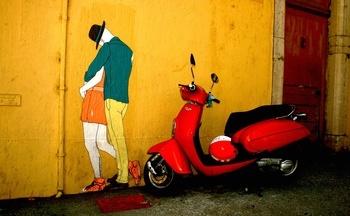 Graffiti et Piaggio. Séte. France von Leroyphoto