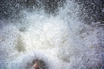 Implosion I von Tal Paz-Fridman