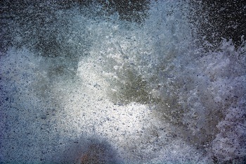 Implosion II von Tal Paz-Fridman