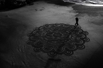 06 1 WHISPERS OF EARTH : THE MAN AND HIS MANDALA by Bruno Houdayer