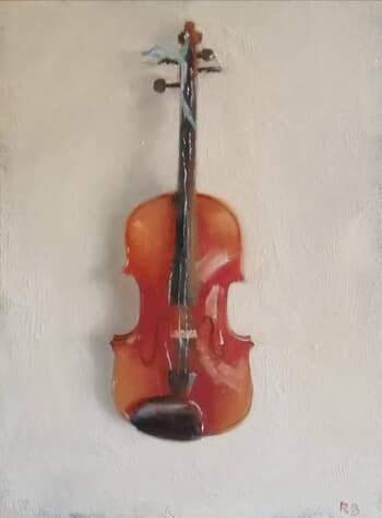 Hanging violin par Rosemary Burn