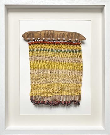 Fil jaune sous cosse de caroublier by Olivia de Saint-Luc