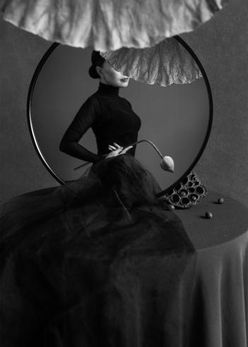 The Empty Vessel Blooms - V von Xidong Luo