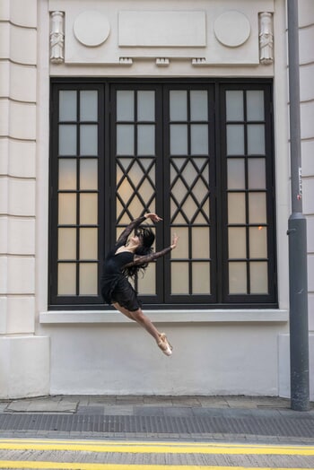 Stillness in motion #30 -Hong Kong by Cody Choi