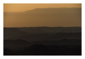 Sunrise over Ramon crater #2 von Tal Paz-Fridman