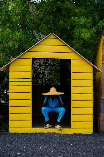 UNDER THE PAINTED SUN  von Yannis Guibinga