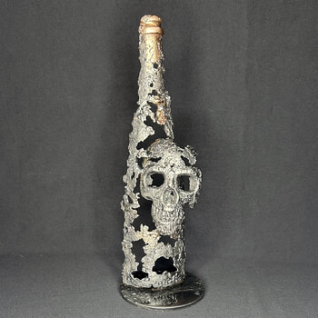 L’ivresse du temps – Vanité bouteille 3-26 by Philippe Buil