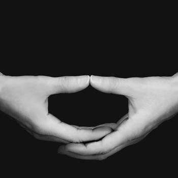Mudra "Sacred Mountain" concentration grounding self-confidence von Bruno Houdayer