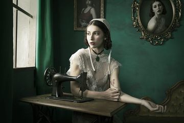 Mathilde Oscar : Portraits anachroniques et amazones charismatiques