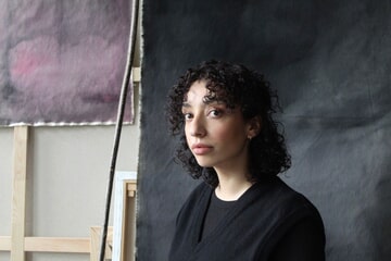 Anysia Nefissi : Explorer l’invisible à travers formes et couleurs