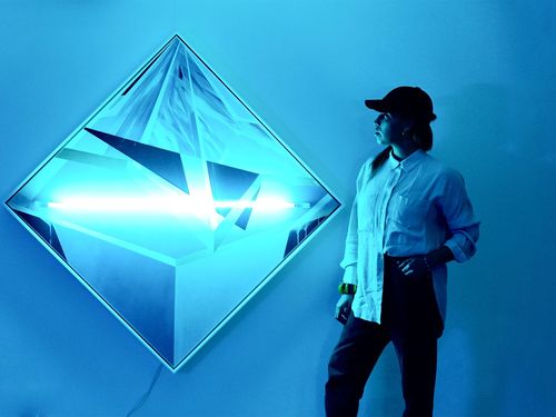 Laura Benetton : L'art du néon