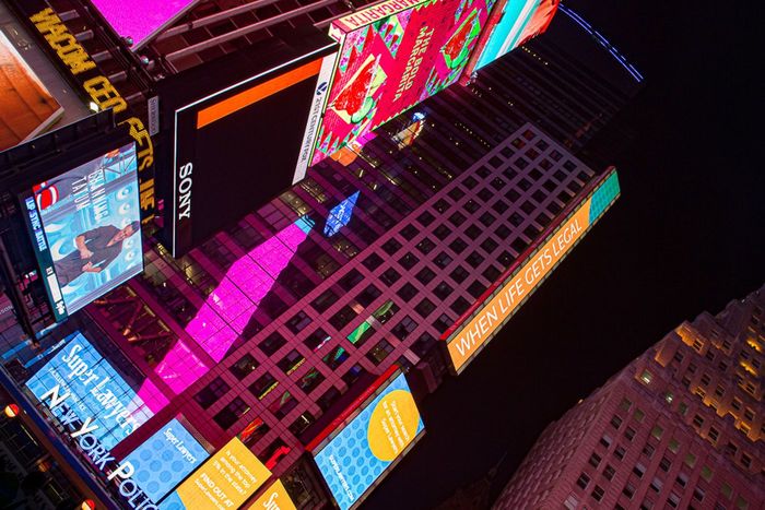 Urban wondering - sans titre 11 von Xavier Blondeau