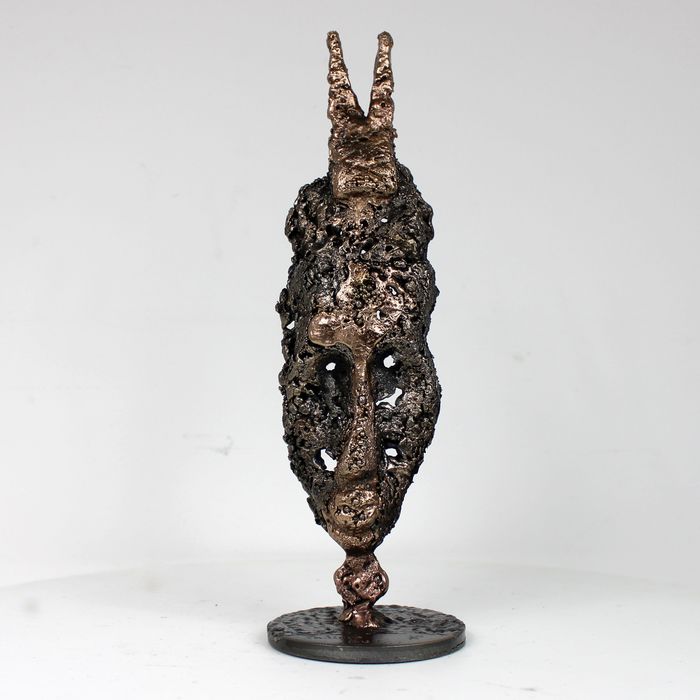 Masque Africain Mardi 42-23 by Philippe Buil