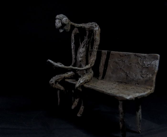 Homo sapiens 2.0 assis par Lionel Le Jeune