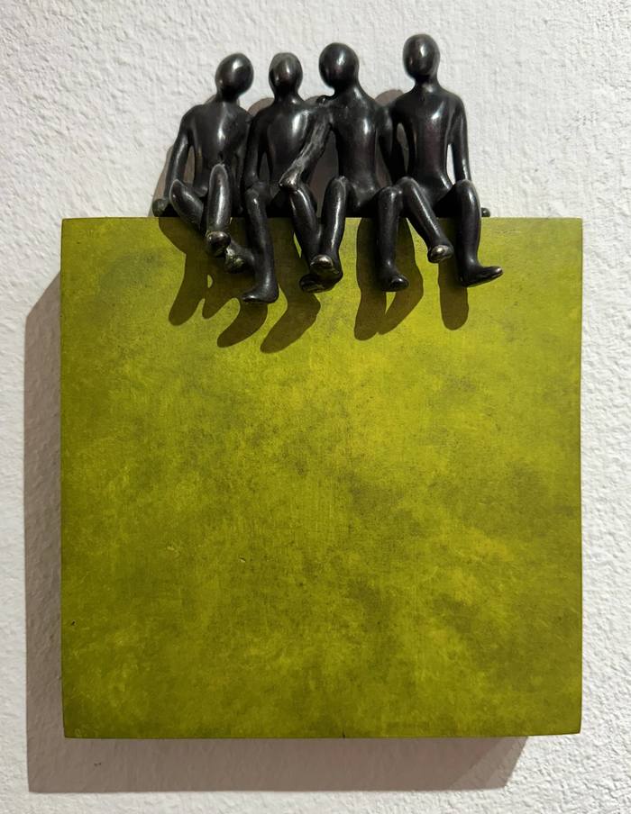 Juste ensemble… (cube jaune) par OLIVIER MESSAS