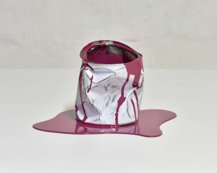 Le vieux pot de peinture violet by Yannick Bouillault