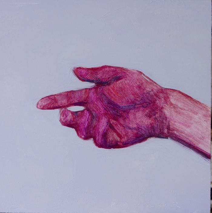 main droite pop art rose sur fond bleu by Olivier Payeur