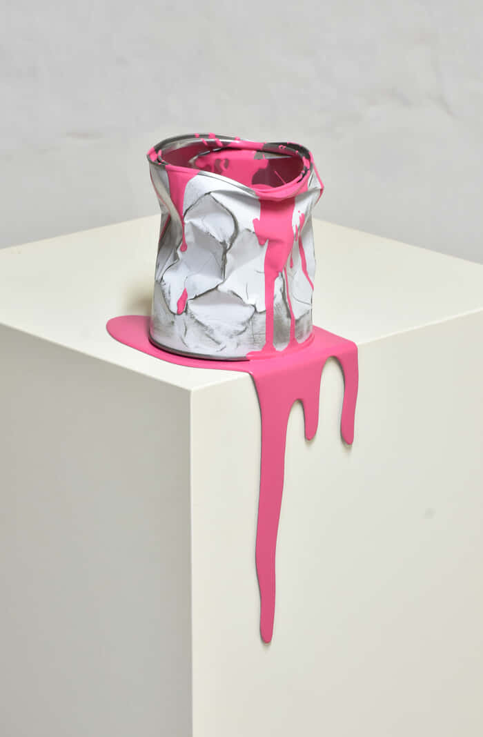 Le vieux pot de peinture rose par Yannick Bouillault