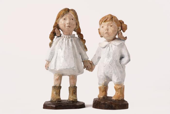 Les 2 soeurs (polychrome) par Sophie Barut
