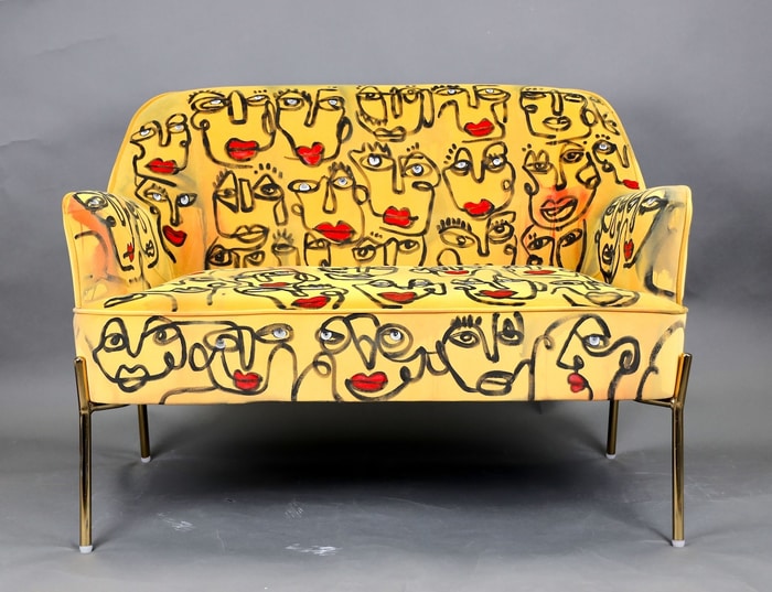 Loveseat, people nude, portrait line art on textile par Poovi Art