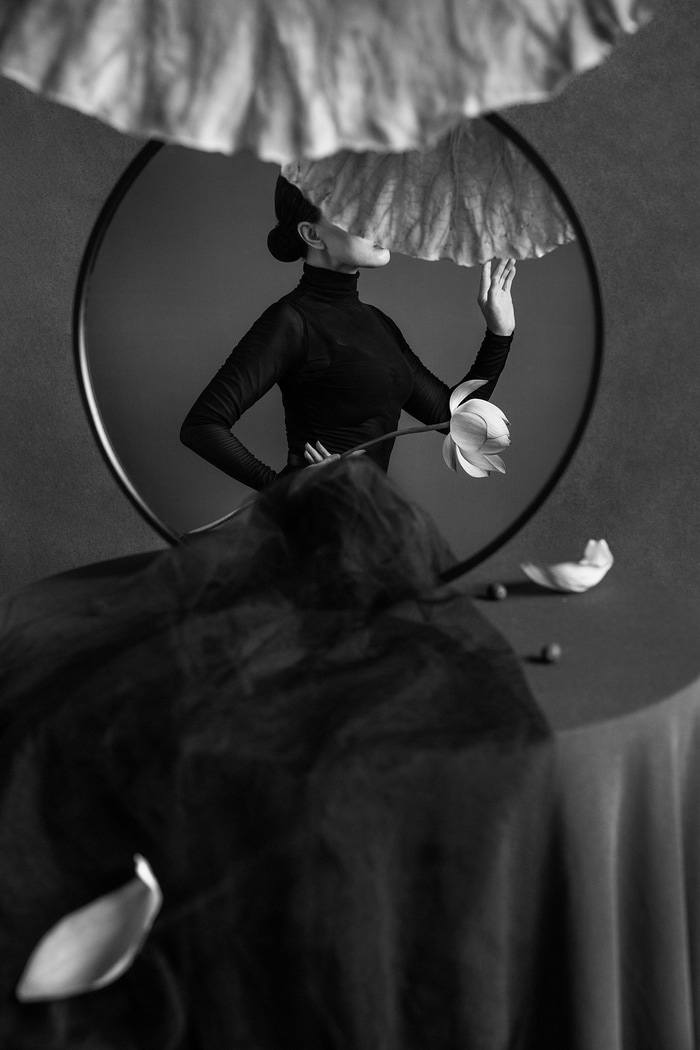 When the Mirror Forgets by Xidong Luo