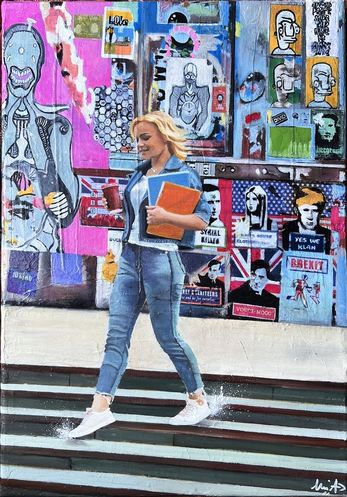 Jeune femme descendant l'escalier par Emilie Pannier (Mia)