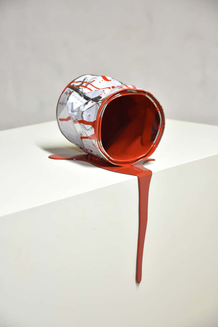 Le vieux pot de peinture rouge par Yannick Bouillault