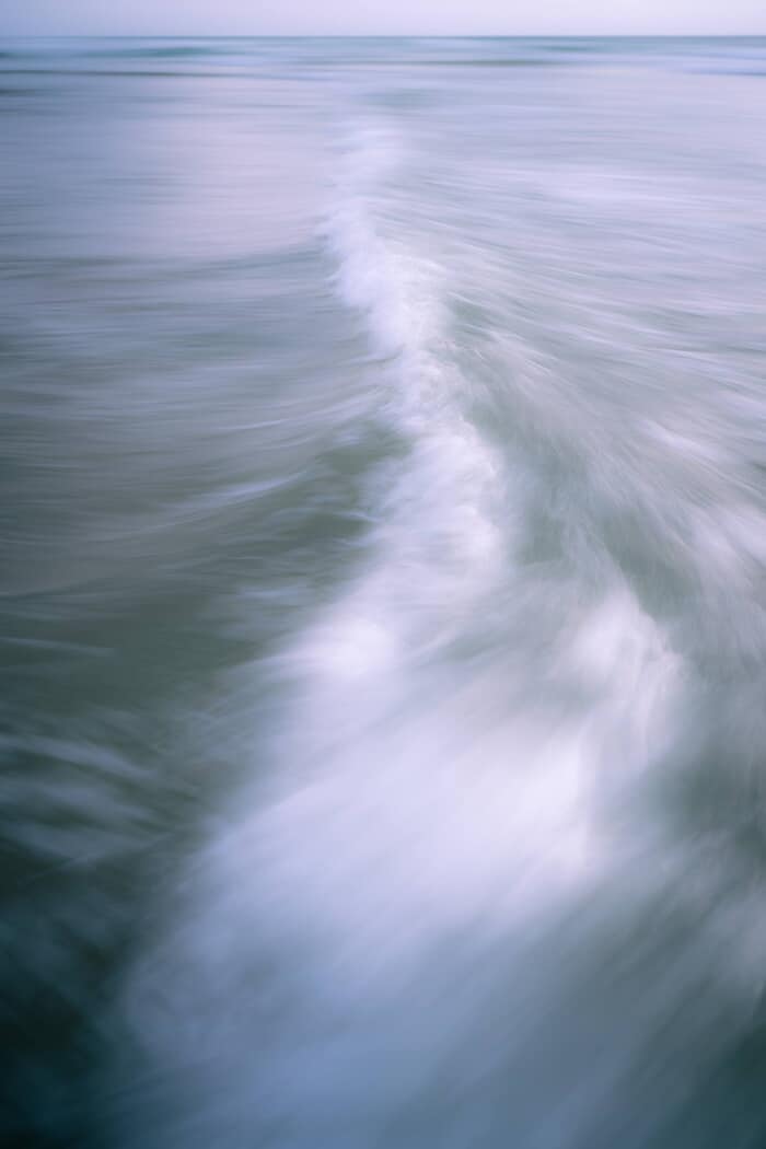 The Uniqueness of Waves XLVIII par Tal Paz-Fridman