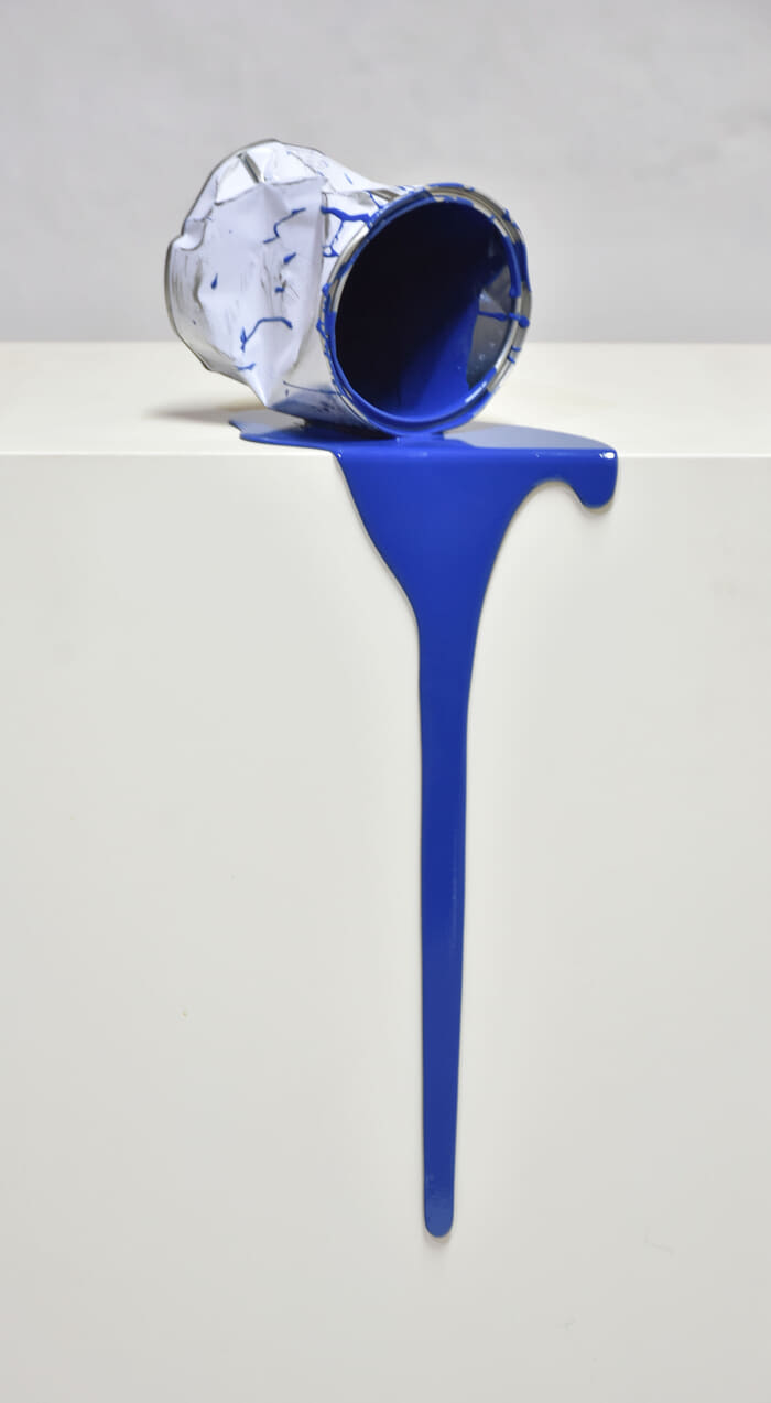 Le vieux pot de peinture bleu par Yannick Bouillault