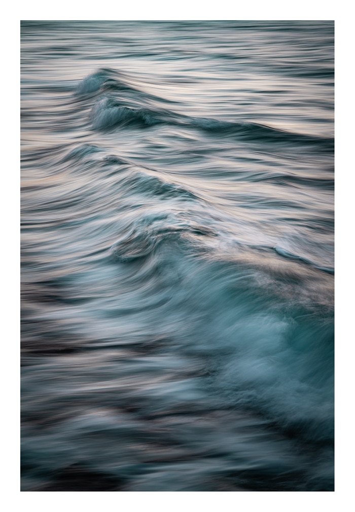 The Uniqueness of Waves XXXVII par Tal Paz-Fridman