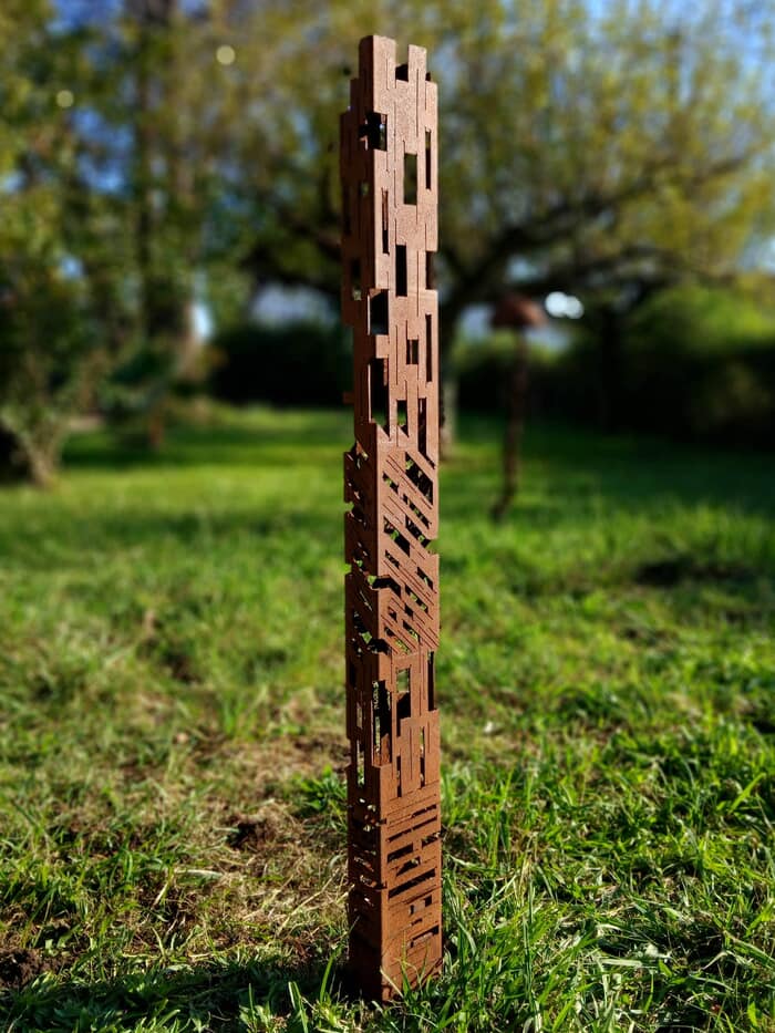 Guardian Building 2 by Jérôme Poumès