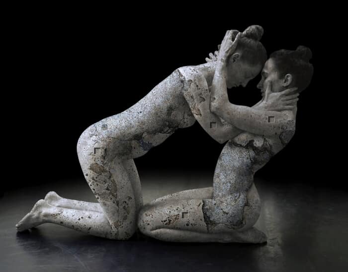 Entre ses mains by Georges DUMAS