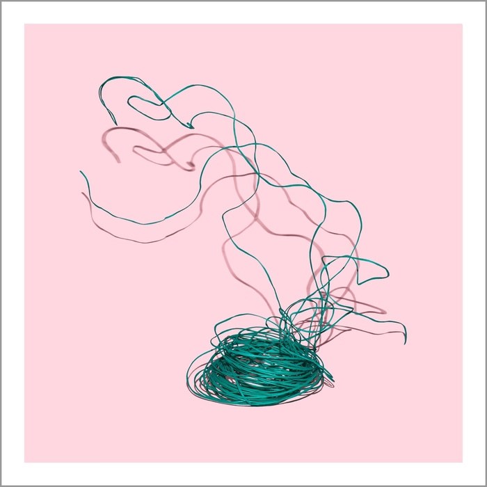 Green Wire (small) par N. A. Vague