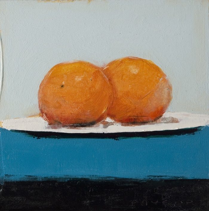 Deux oranges sur fond bleu noir by Olivier Payeur