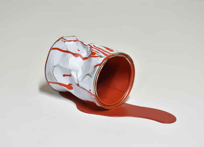 Le vieux pot de peinture rouge by Yannick Bouillault