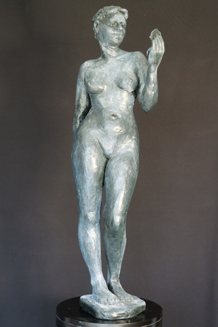 Léa debout by Jean-Pierre Picheny