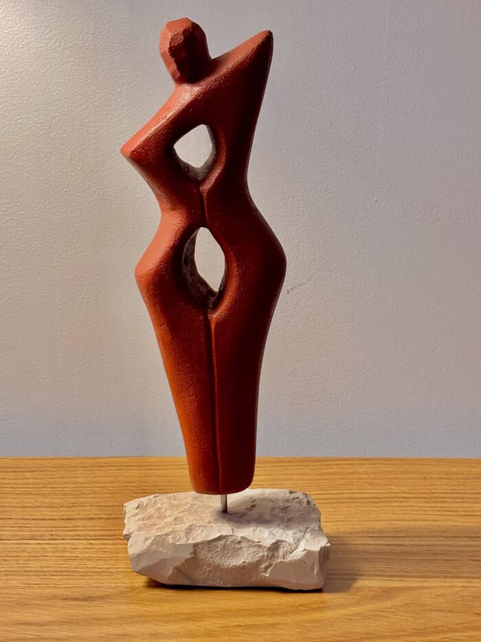 Figurine 32,pierre calcaire patinée brique cuivré by Didier Ferré