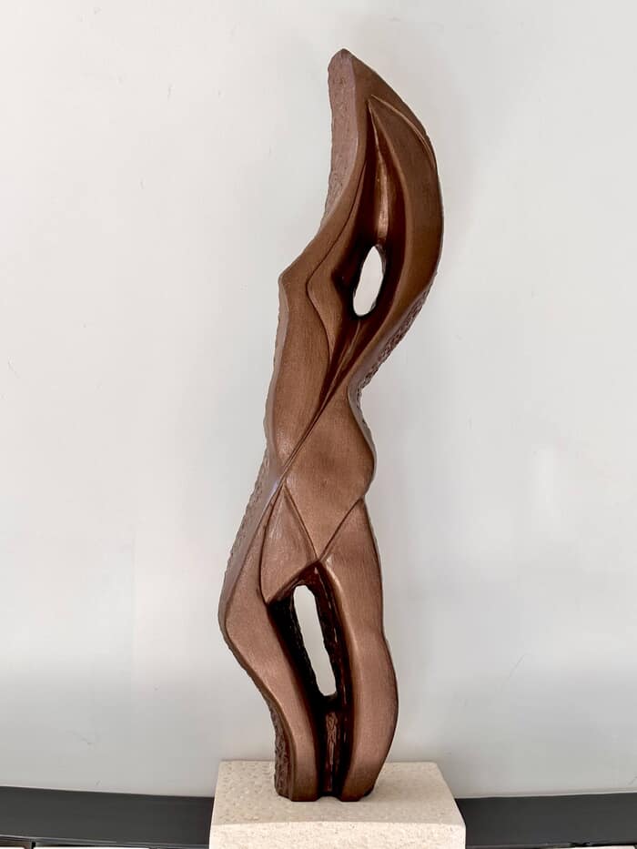 Sylphide, pierre calcaire de l'île de Ré patinée bronze cuivré by Didier Ferré