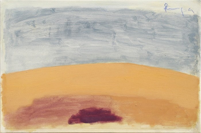 Hill with grey sky par Andrew Crane